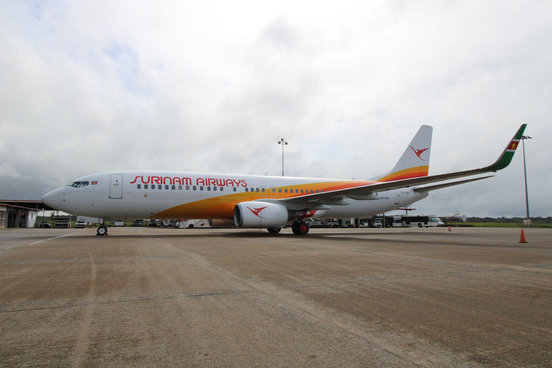 Surinam Airways B737-800